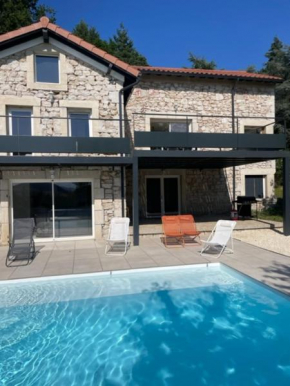 Gite authentique au coeur de Blavozy avec piscine privée et jacuzzi